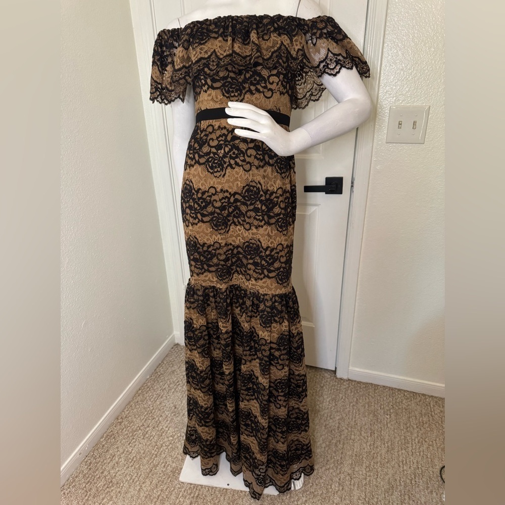 H by Halston Elegant Lace Overlay Evening Gown Maxi Dress Size 4.  I#69